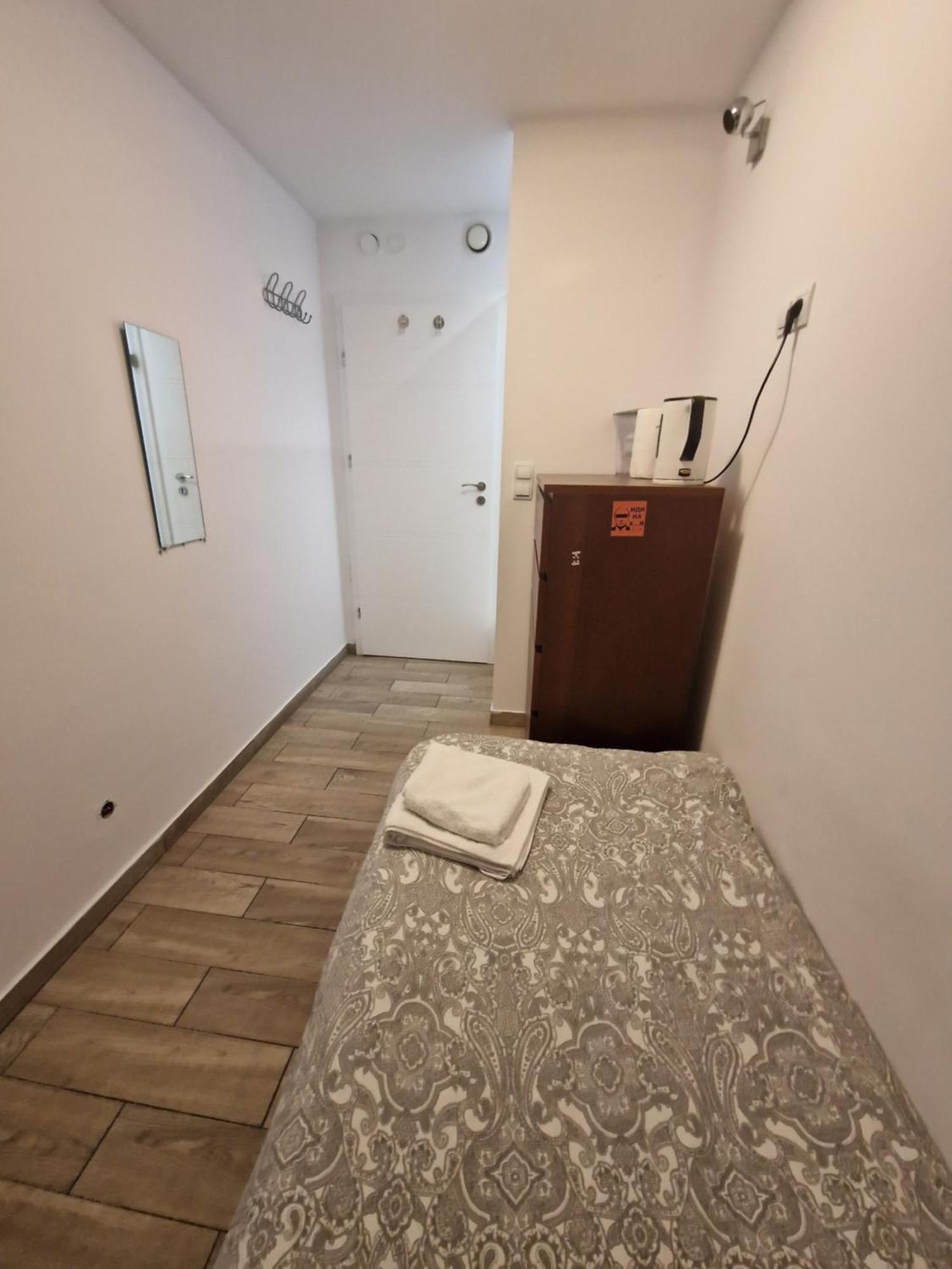 Underground Rooms Varşovia Exterior foto